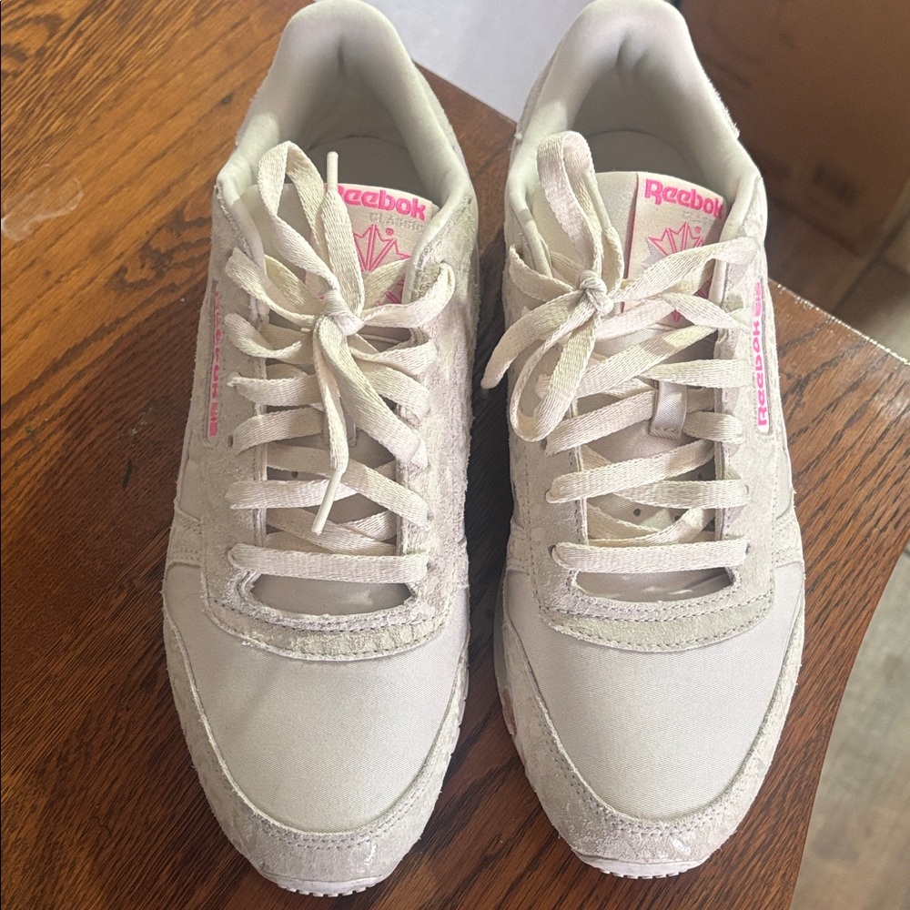 Reebok Women's Beige and Pink Sneakers